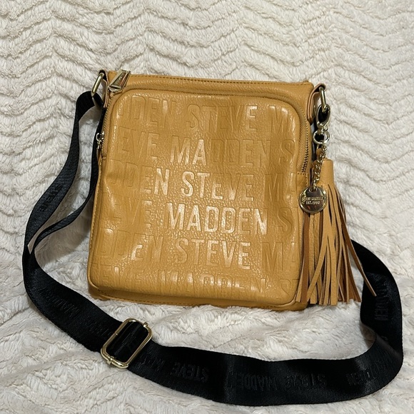 Steve Madden MUSTRAD Yellow Purse with Gold hardware and black straps- LIKE NEW! - Picture 1 of 11